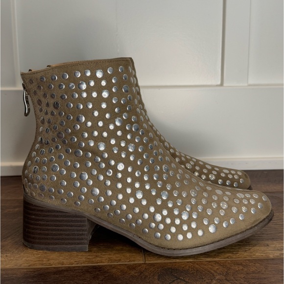 Mackin J Shoes - Mackin J Women's Silver Studded Taupe Brown Heeled Ankle Boots Size 8 CT